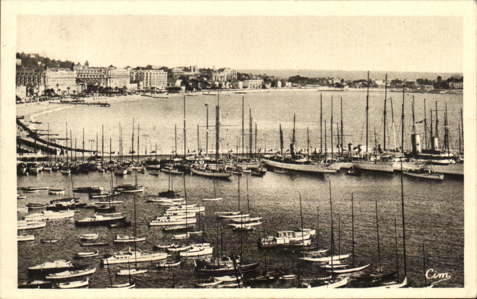 CPA Cannes the port Croiserre and the Large Hotels Boats