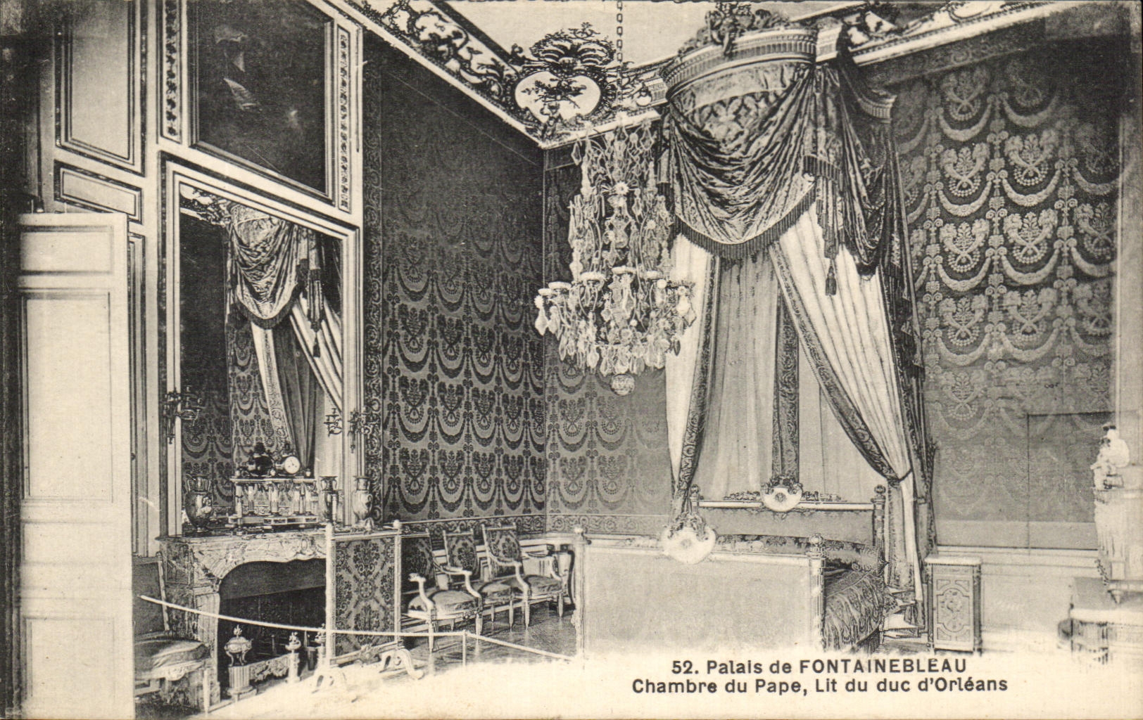 CPA Palais of fontainebleau Chambre of the page Reads of the Duke Of Orleans