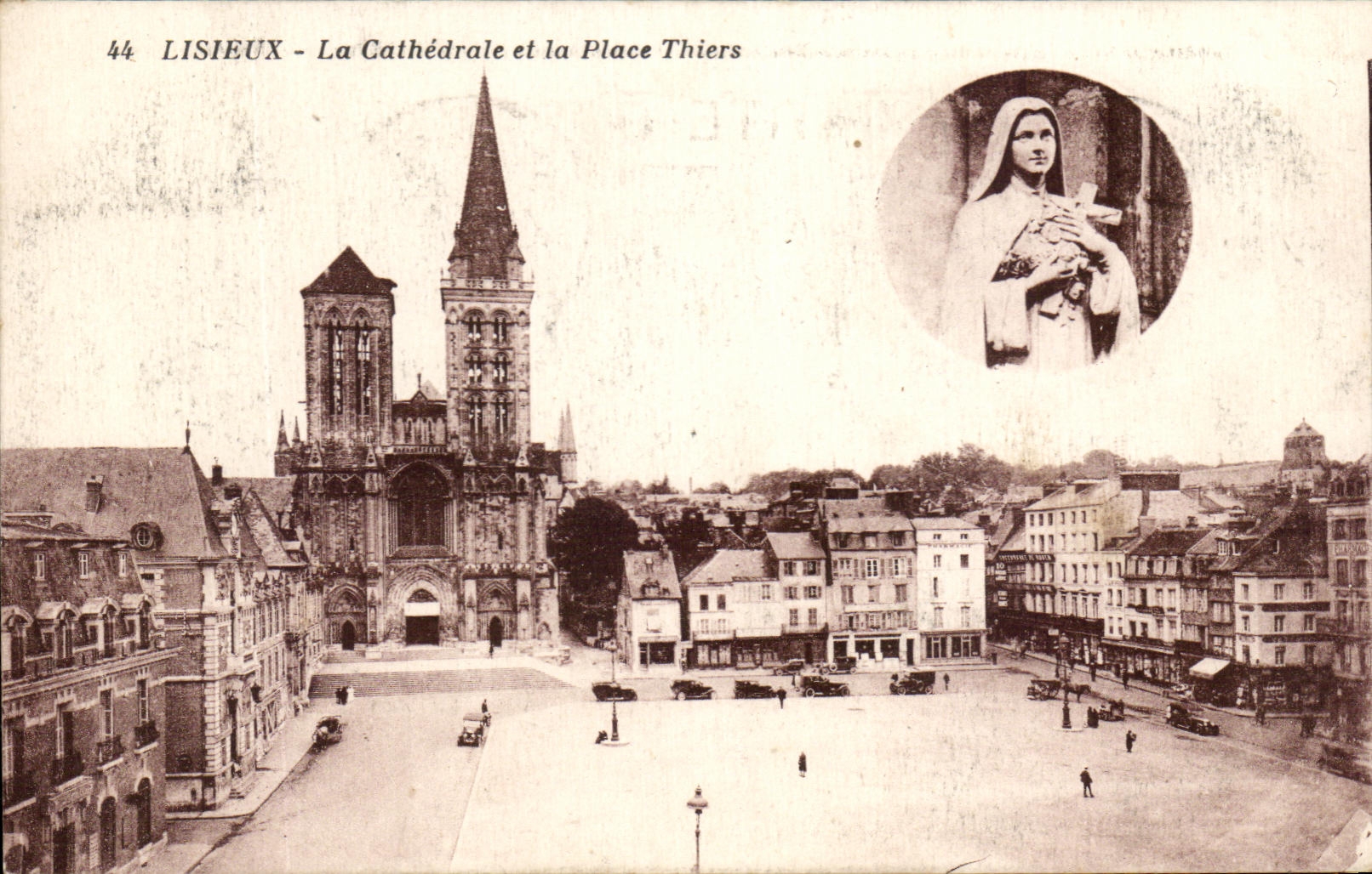 CPA Lisieux La Cathedrale et la Place Thiers