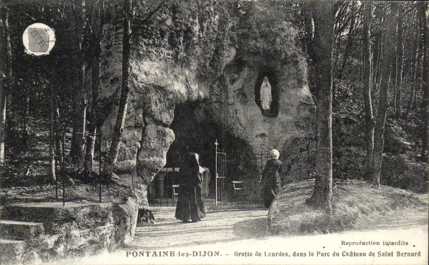 CPA Fontaine les Dijon Grotte de Lourdes dans le Parc du Chateau de Saint Bernard