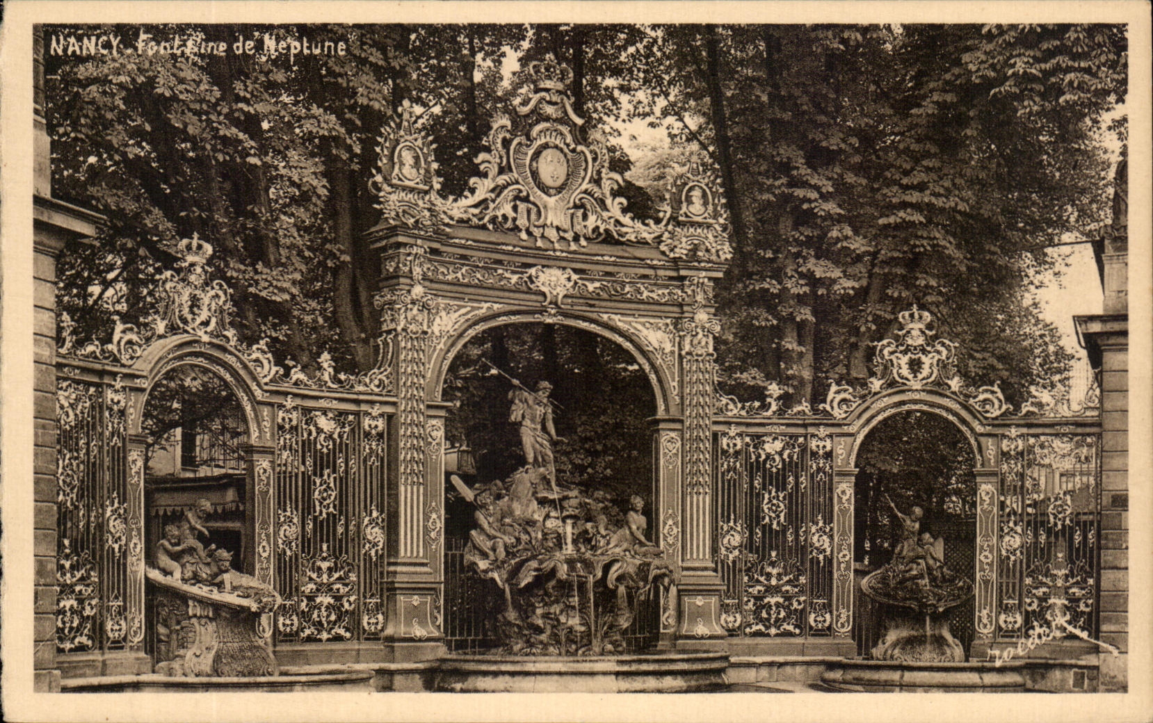 CPA Nancy Fontsine de Neptune la Coquette Fontaine de Neptune