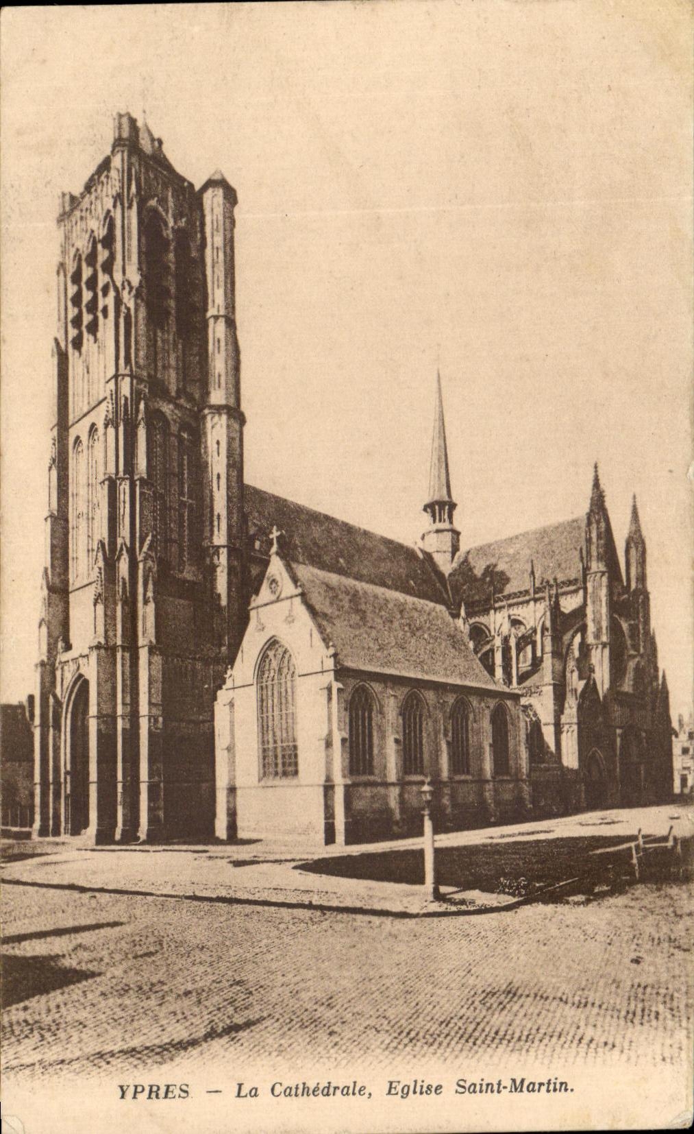 CPA Ypres the Cathedral Church Saint Maritn