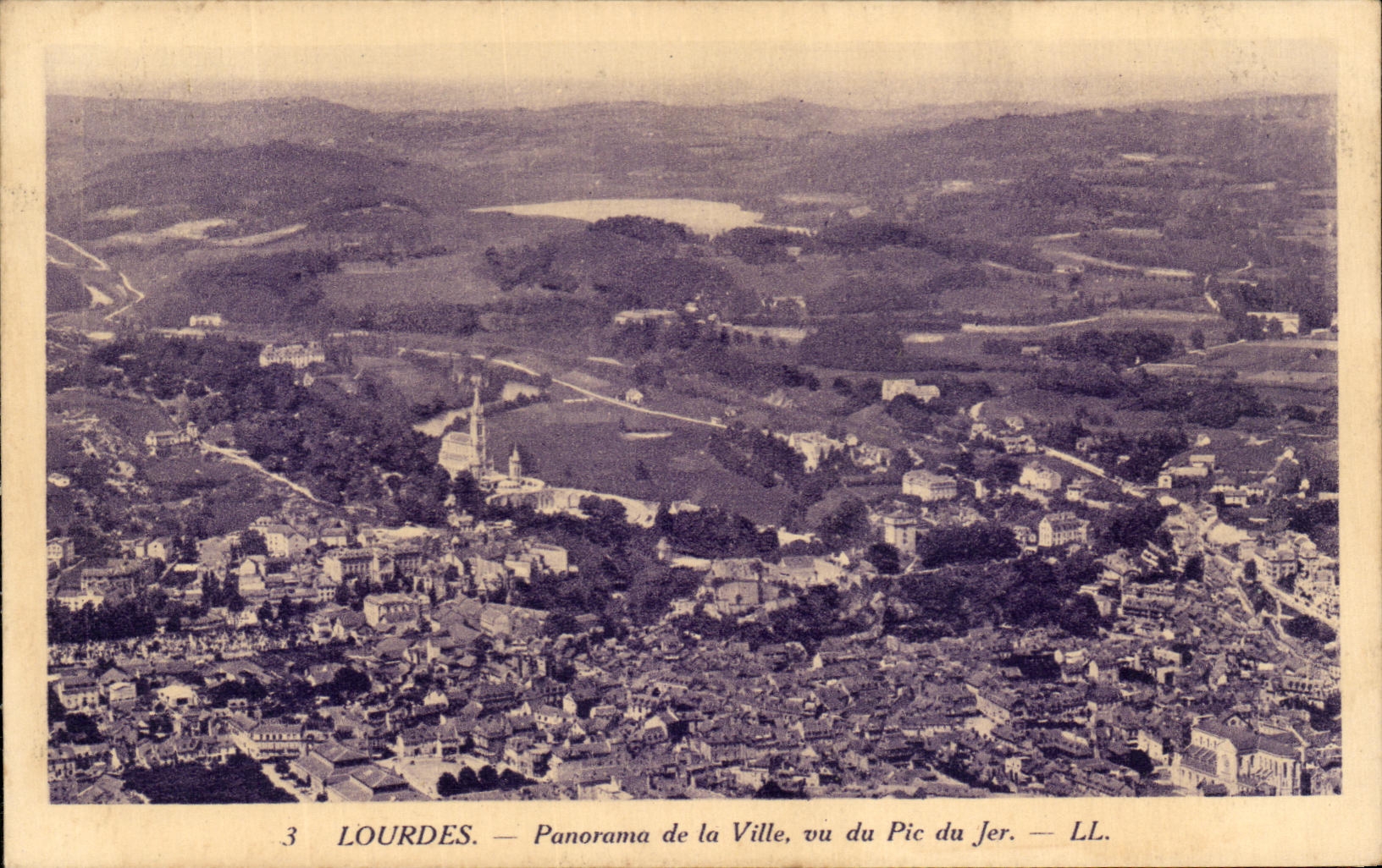 CPA Lourdes Panorama de la Ville vu du Pic du jer