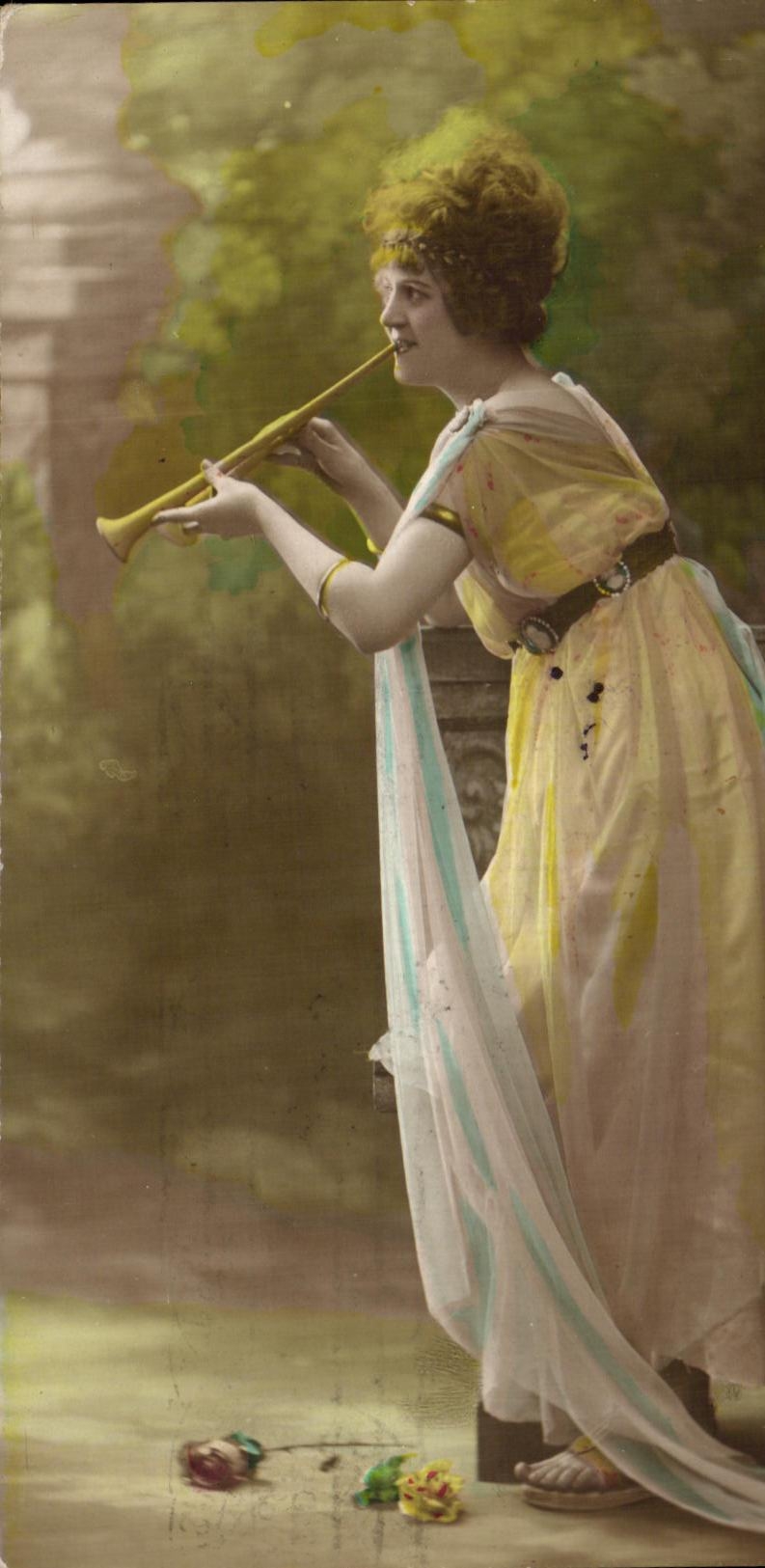 CPA Fantaisie Femme Flute