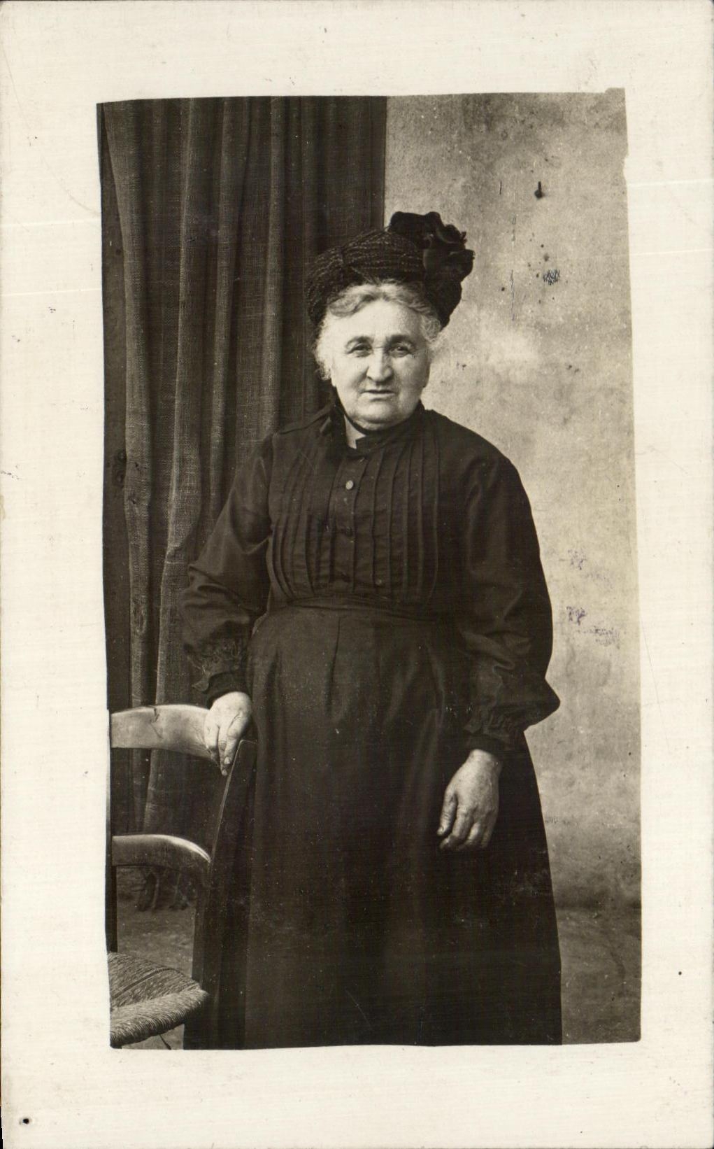 CARTE PHOTO Femme Costume Folklore 