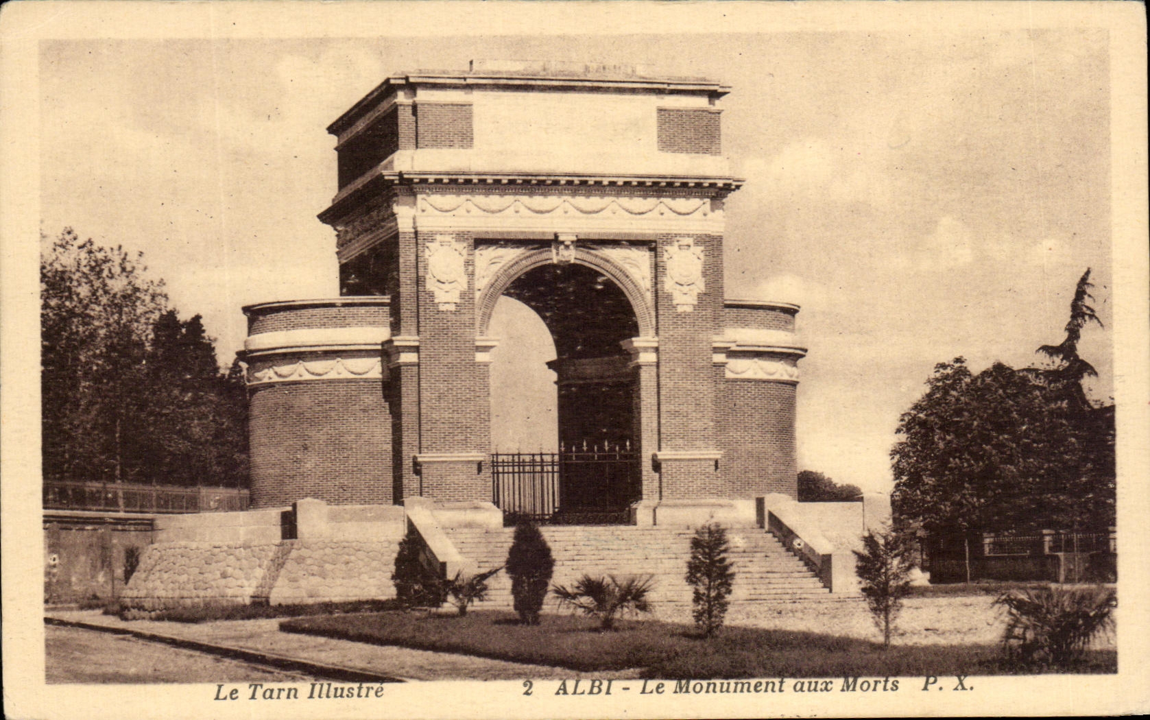CPA el Tarn ilustra Albi el monumento Militaria de la guerra