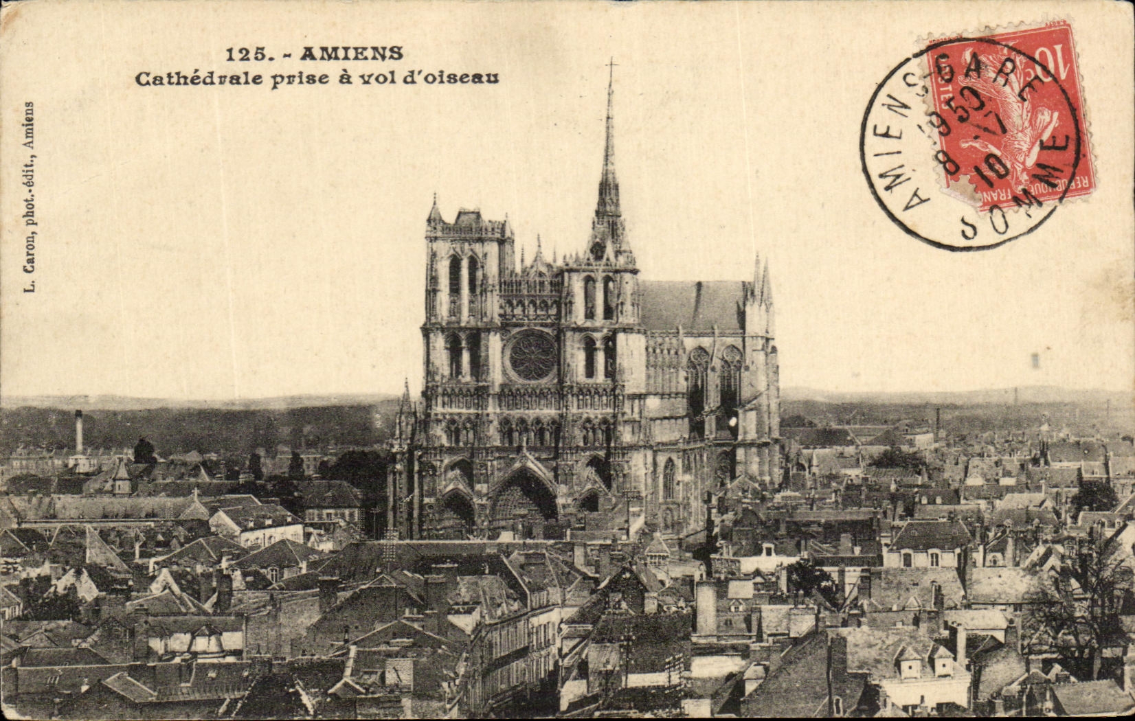 CPA Amiens Cathedrale prise a vol d'Oiseau