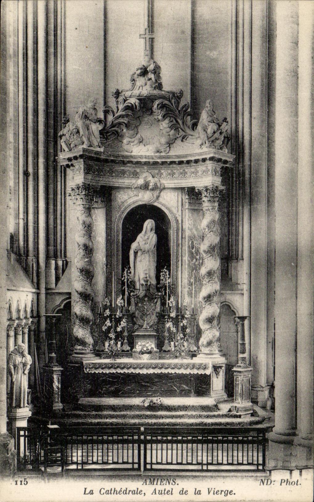 CPA Amiens the Cathedral Furnace bridge of the Virgin