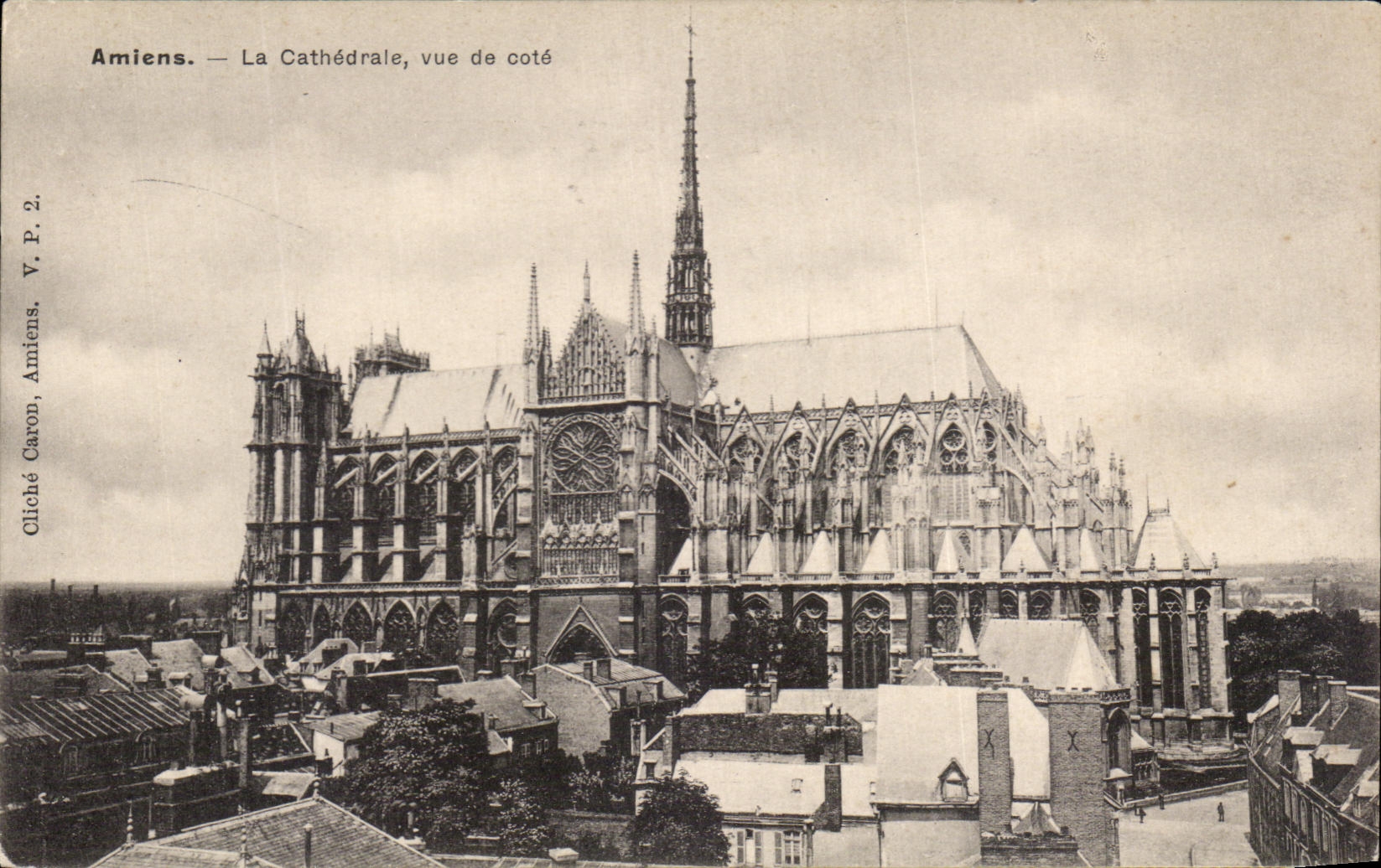 CPA Amiens La Cathedrale vue de cote