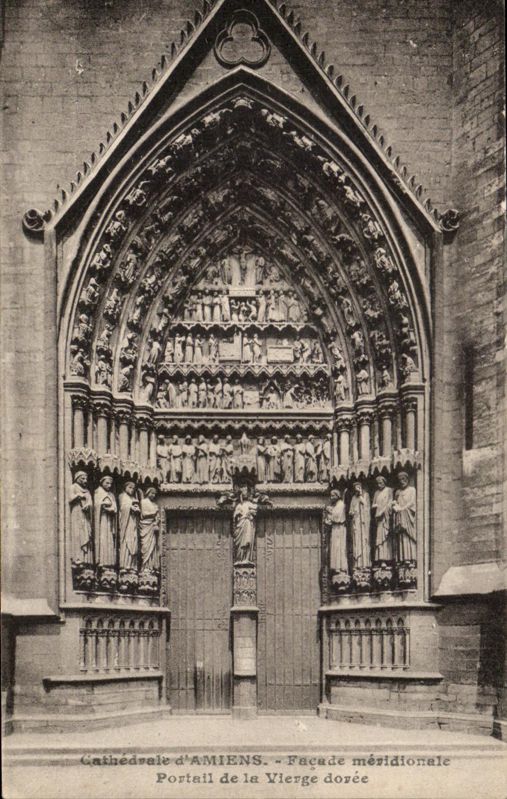 CPA Amiens Facade Meridionale Portail de la Vierge doree