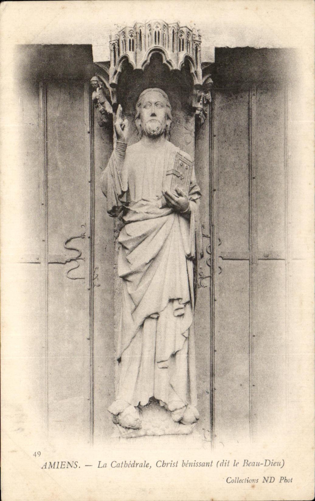 CPA Amiens La Cathedrale Christ Benissant dit Le Beau Dieu