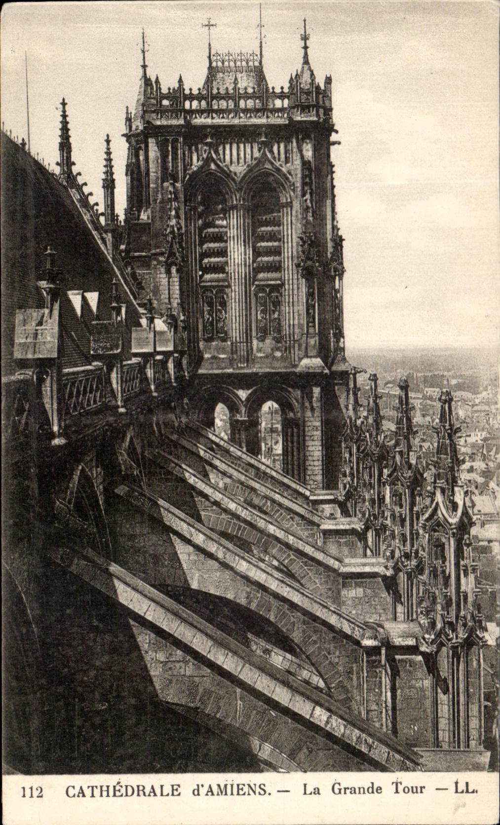 CPA Cathedrale D'Amiens La Grande Tour