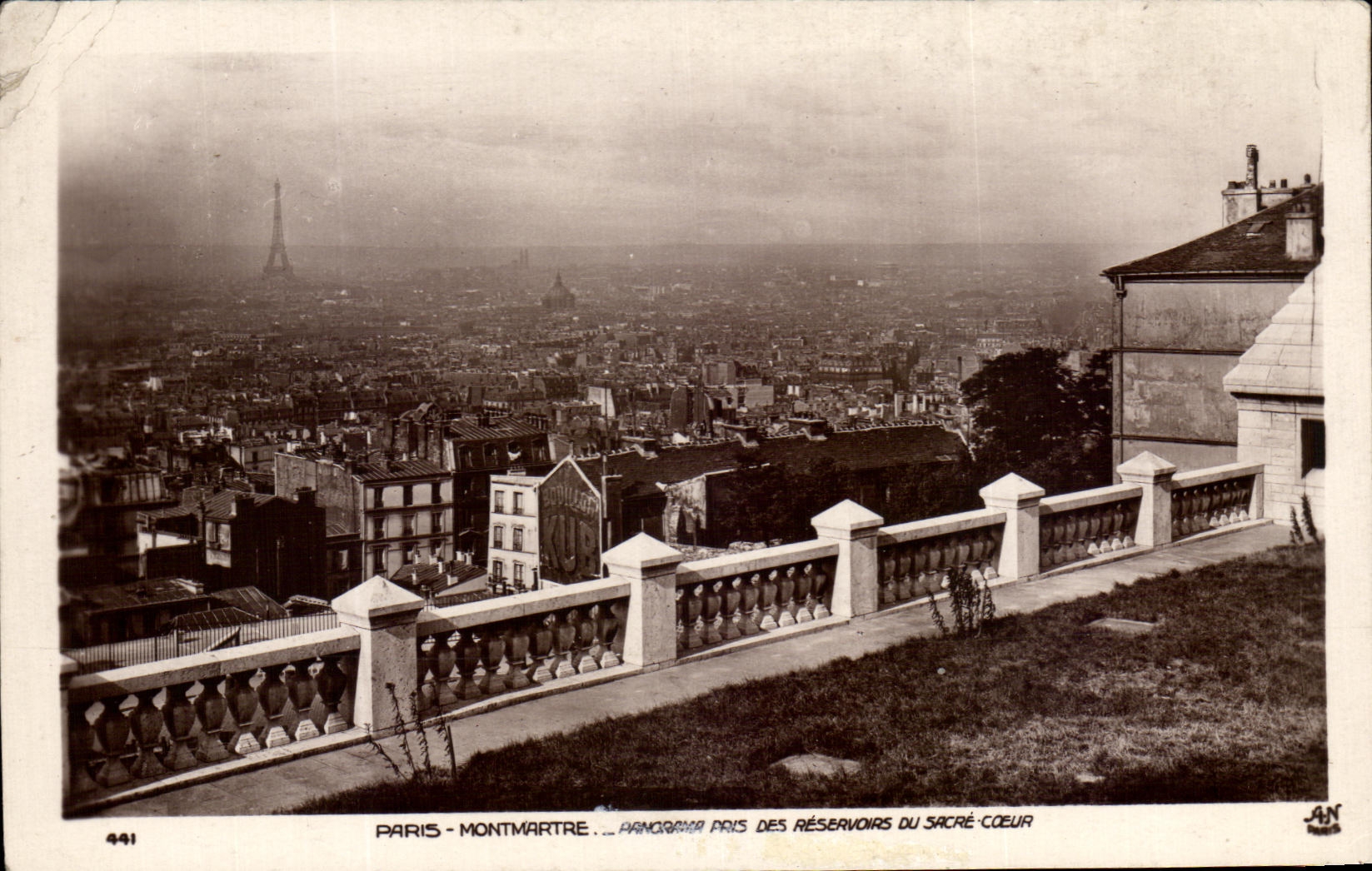 CPA Paris Montmartre Tour Eiffel