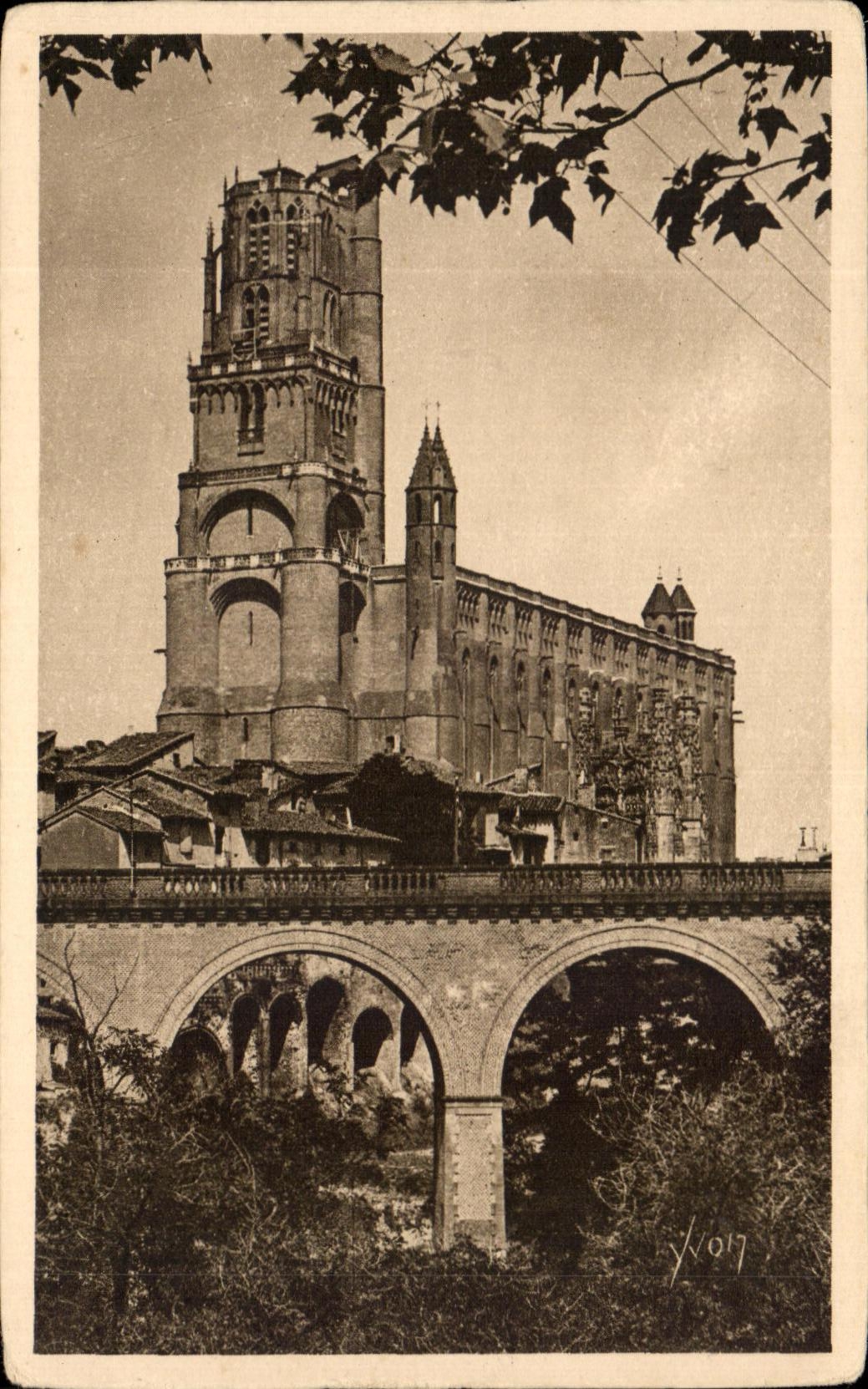 CPA Albi (el Tarn) la catedral Sainte Cecile y el viaducto del ferrocarril