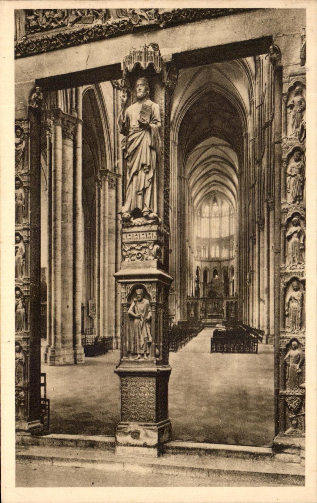 CPA Cathedral of Amiens the Nave Seen Of Gate of the Saver