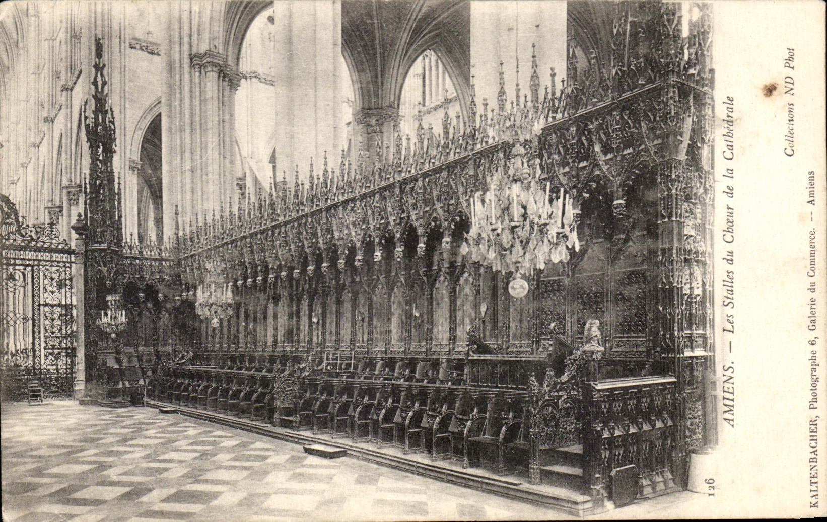 CPA Amiens Les stalles du Choeur de la Cathedrale