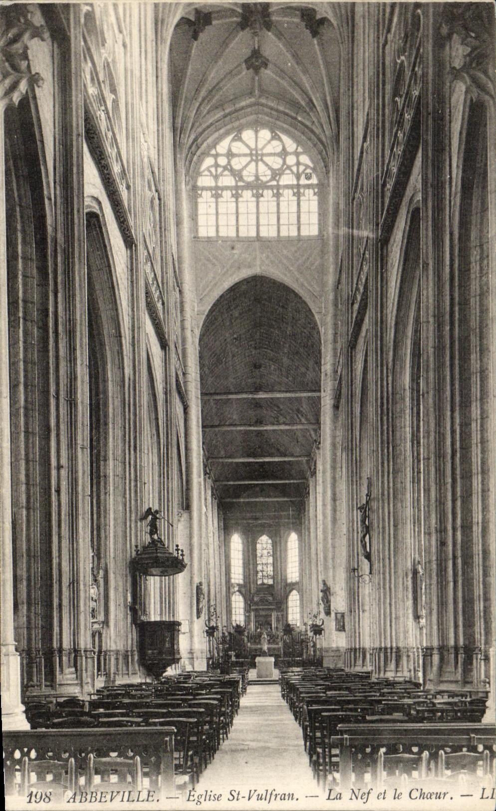 CPA Abbeville church St Vulfram the Nave and Chorus