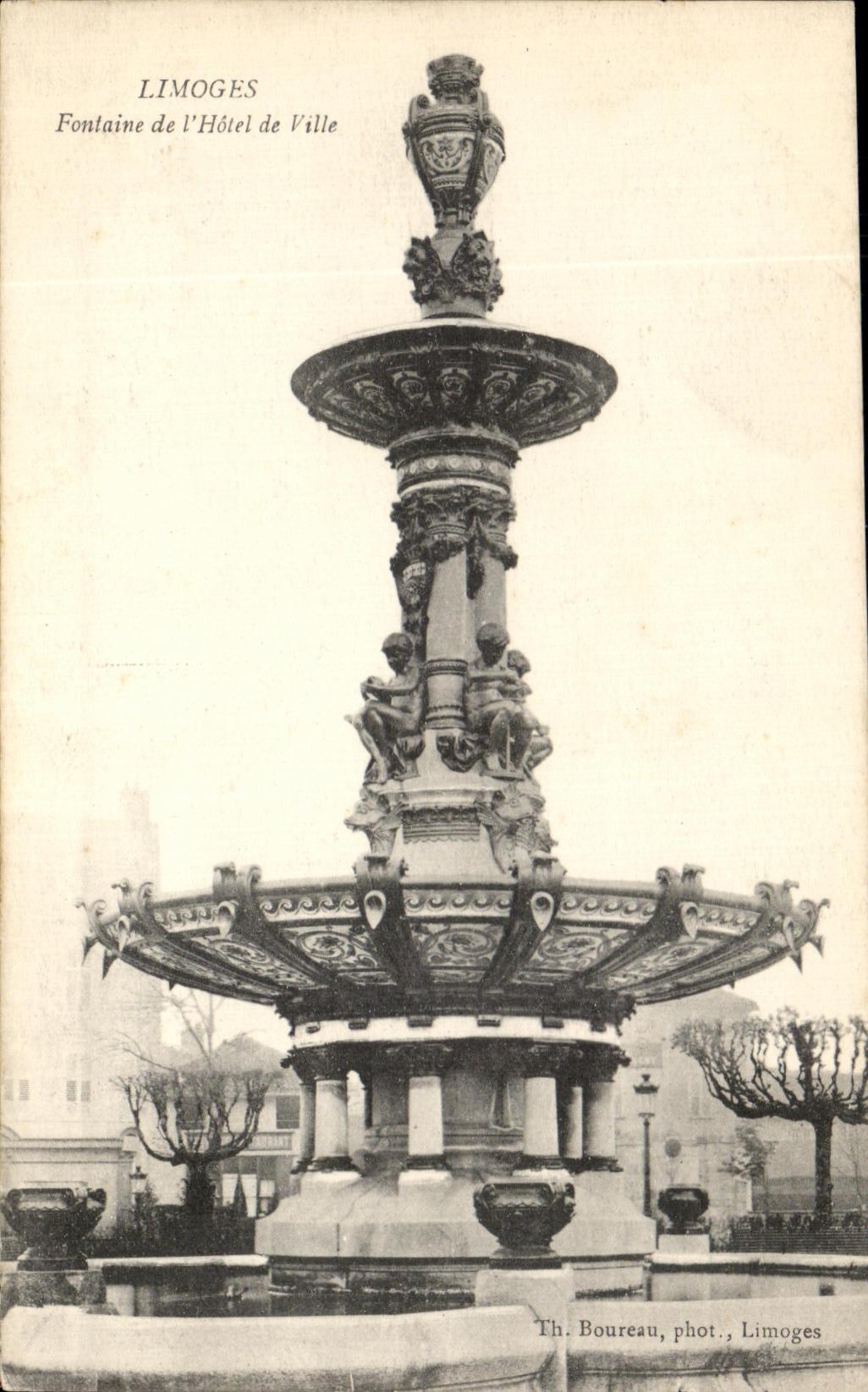 CPA Limoges Fontaine de l'Hotel de Ville