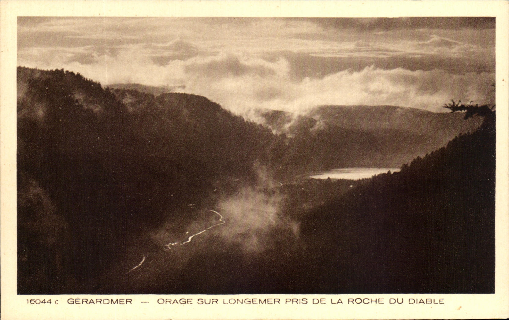 CPA Gerardmer Orage Sur Longemer Pris De La Roche Du Diable