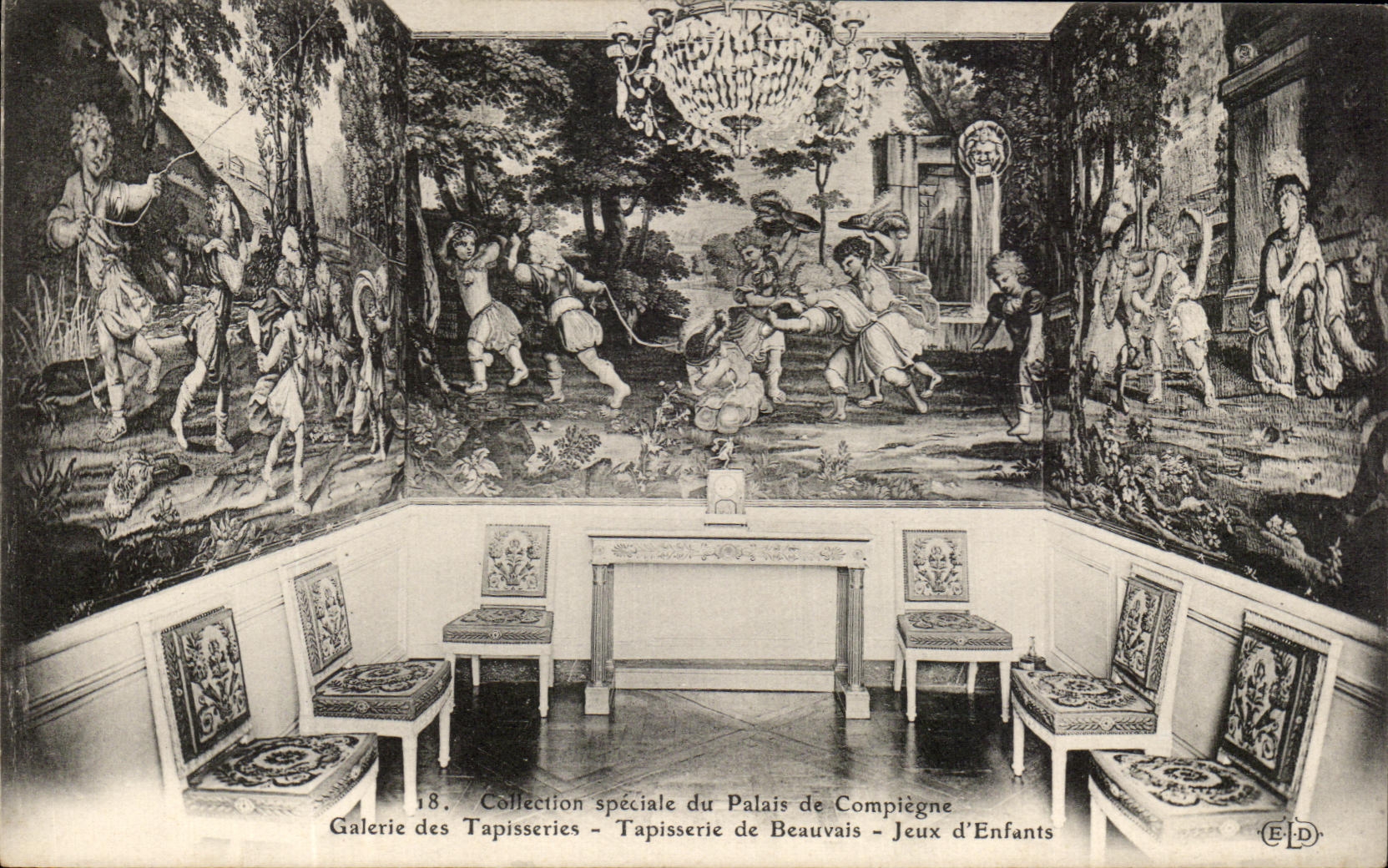 CPA Palate of Complegne Gallery of the Tapestries Sets of children