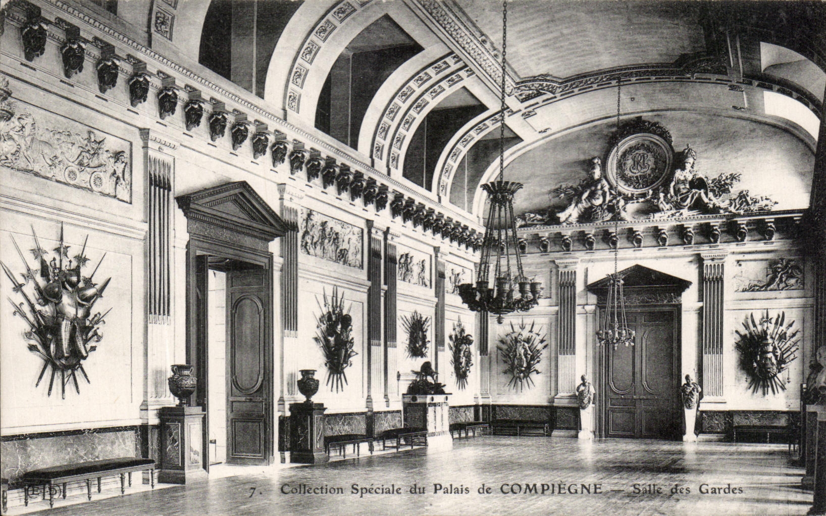 CPA Palate of Complegne Living room of the Guards