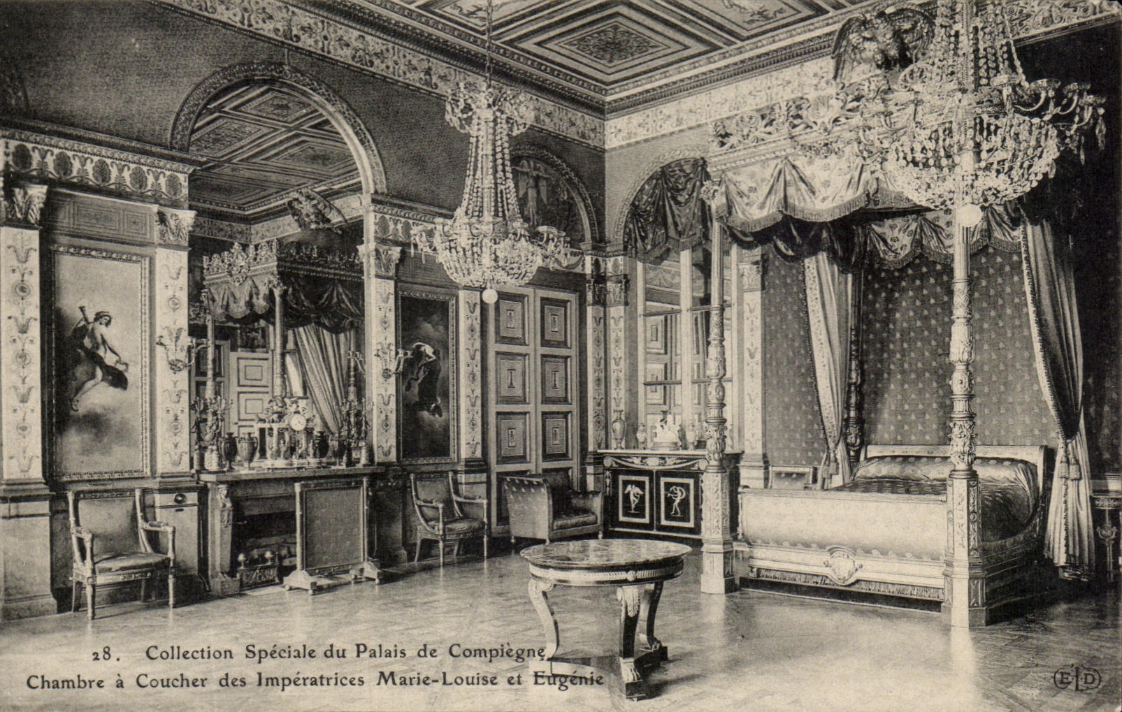 CPA Palais de Compiegne Chambre a Coucher des lmperatrices Marie Louise et Eugenie