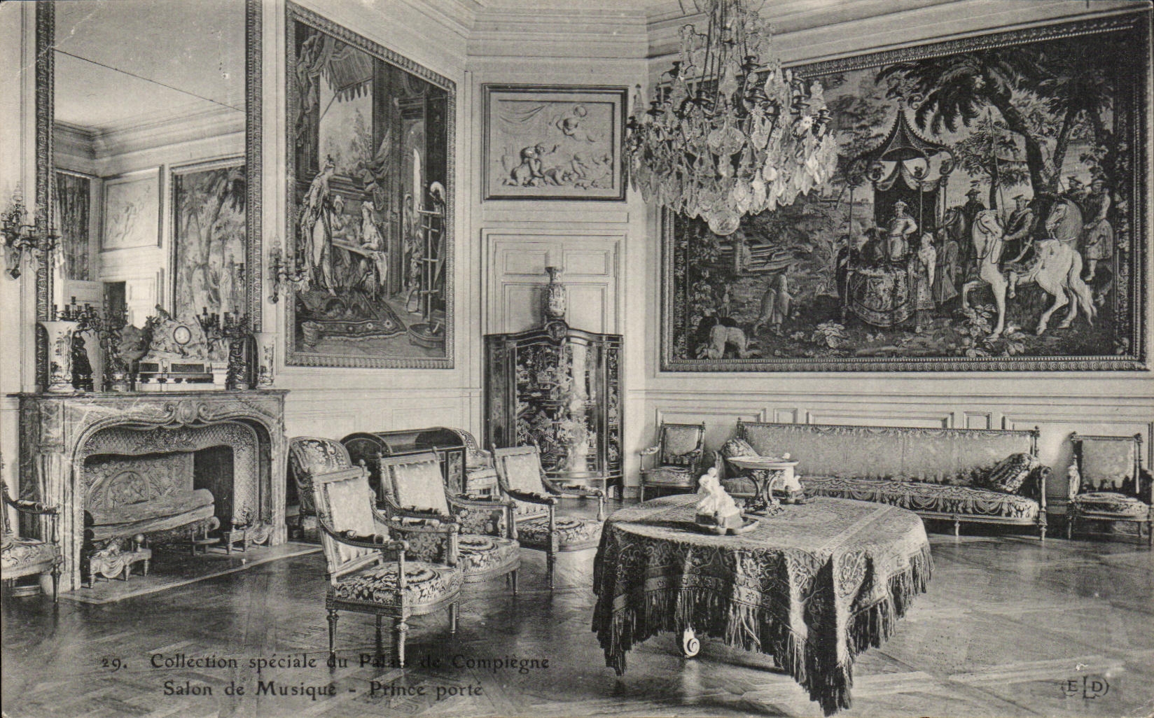 CPA Palais de Compiegne Salon de Musique Prince porte