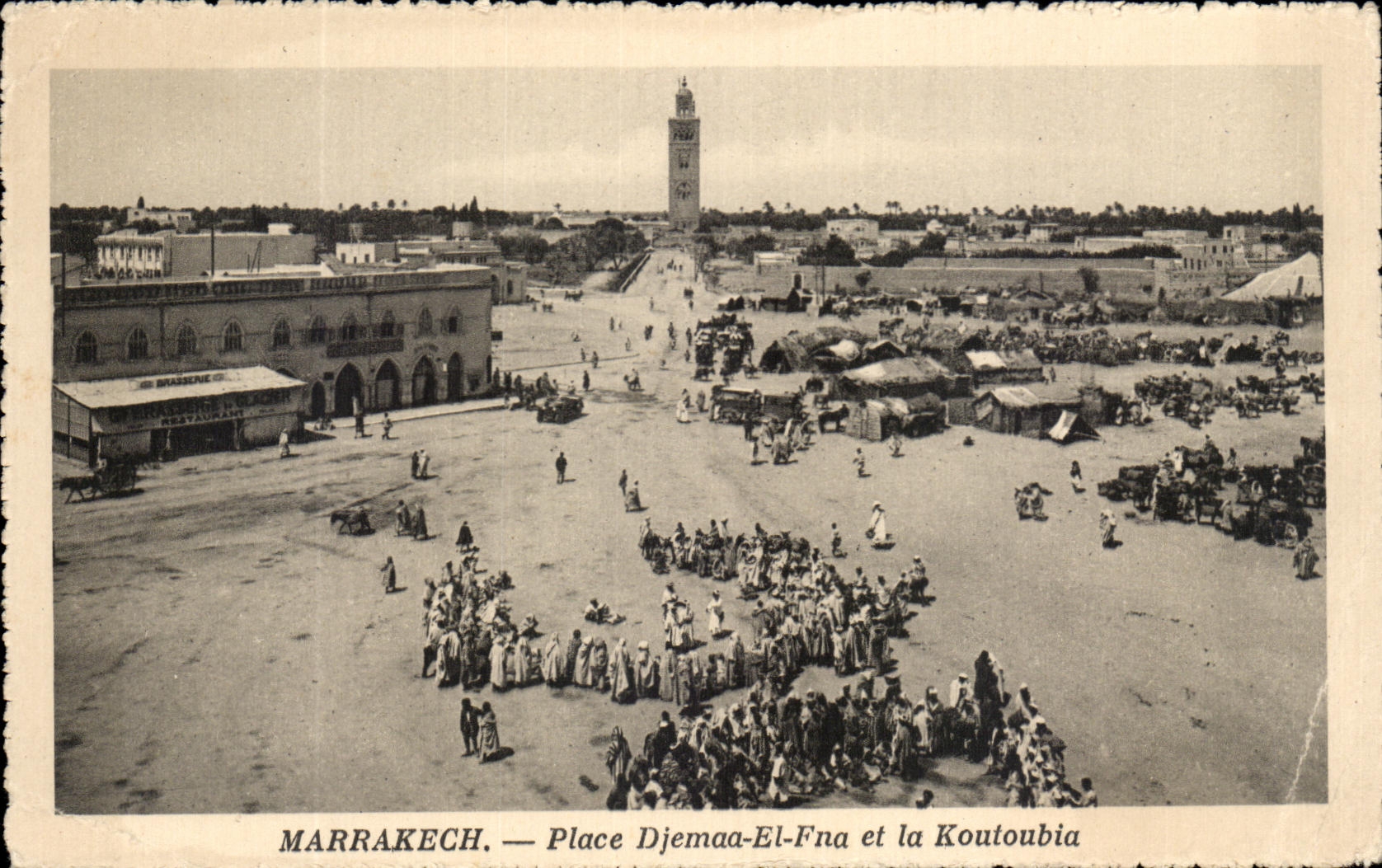 CPA Marrakech Place Djemaa El Fna et la Koutoubia