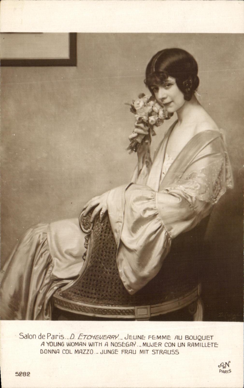 CPA Living room of Paris Etcheverry Young woman to the Bouquet