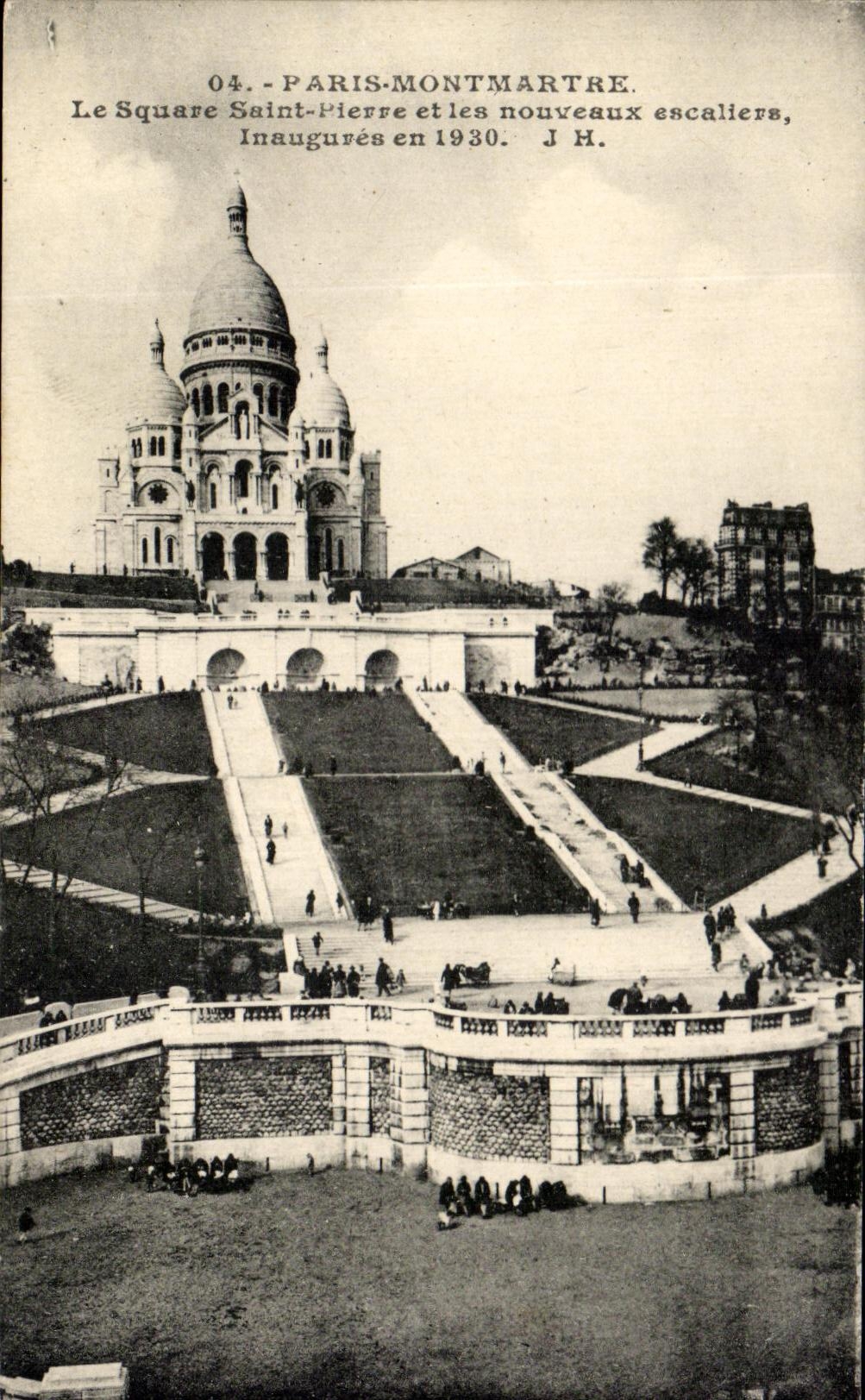 CPA Paris Montmartre the Public garden Saint Pierre and the New Montmartre Staircases