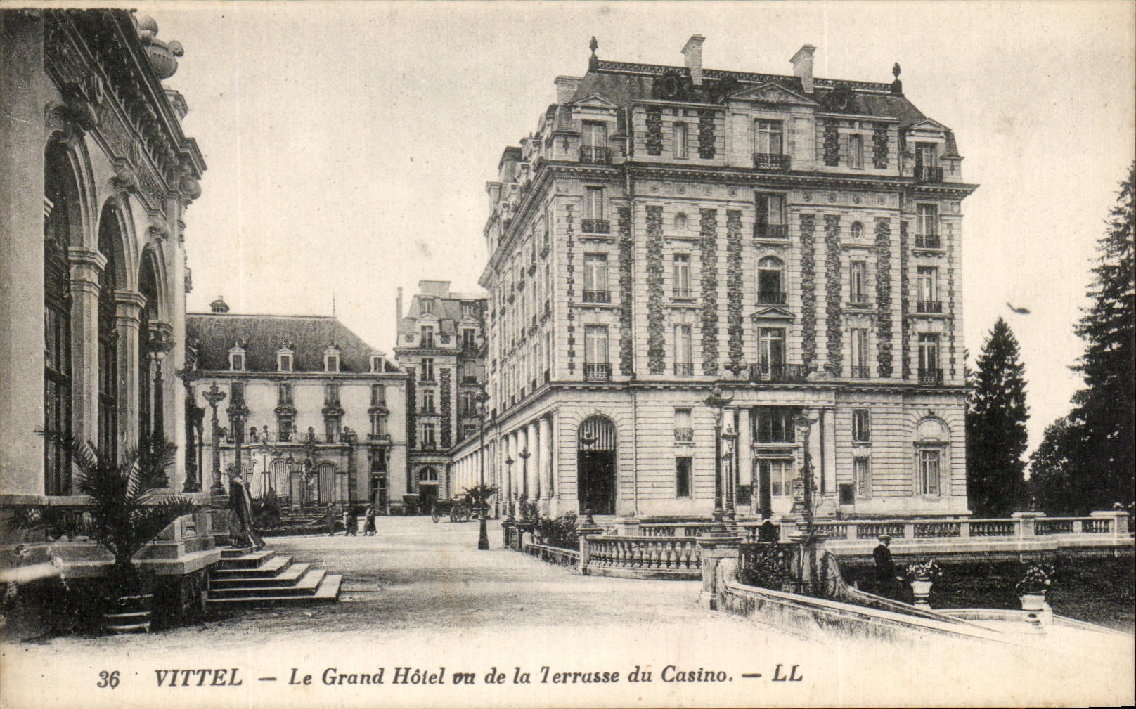 CPA Vittel Le Grand Hotel Vu De La Terrasse Du Casino