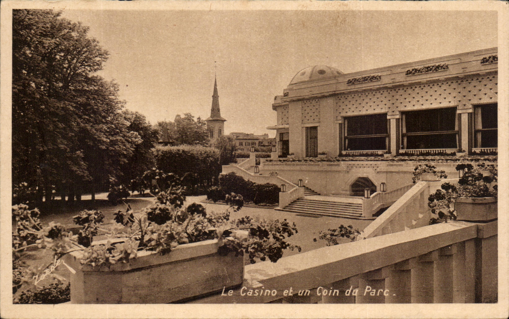 CPA Le Casino Et Un Coin Du Parc Vittel