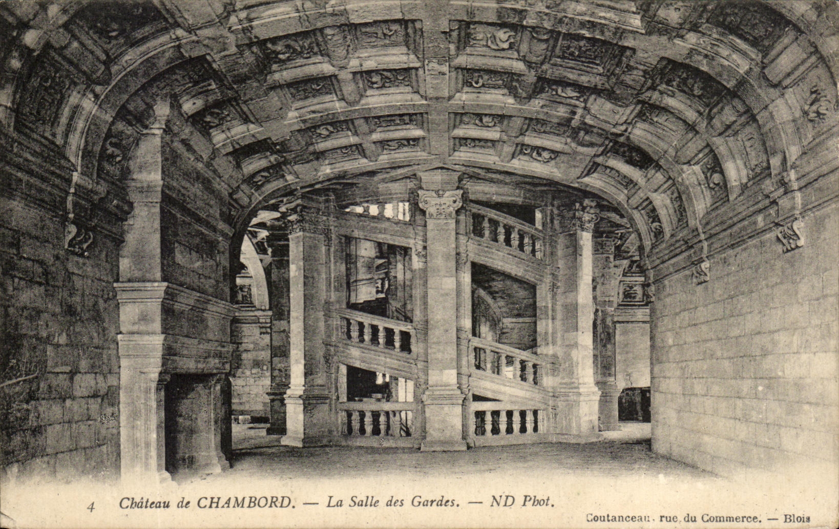 CPA Chambord Le Chateau La Salle des Gardes