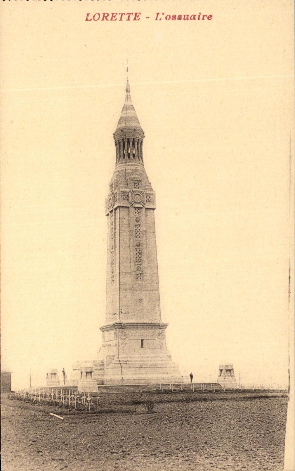 ND de CPA de Lorette el osario de Militaria