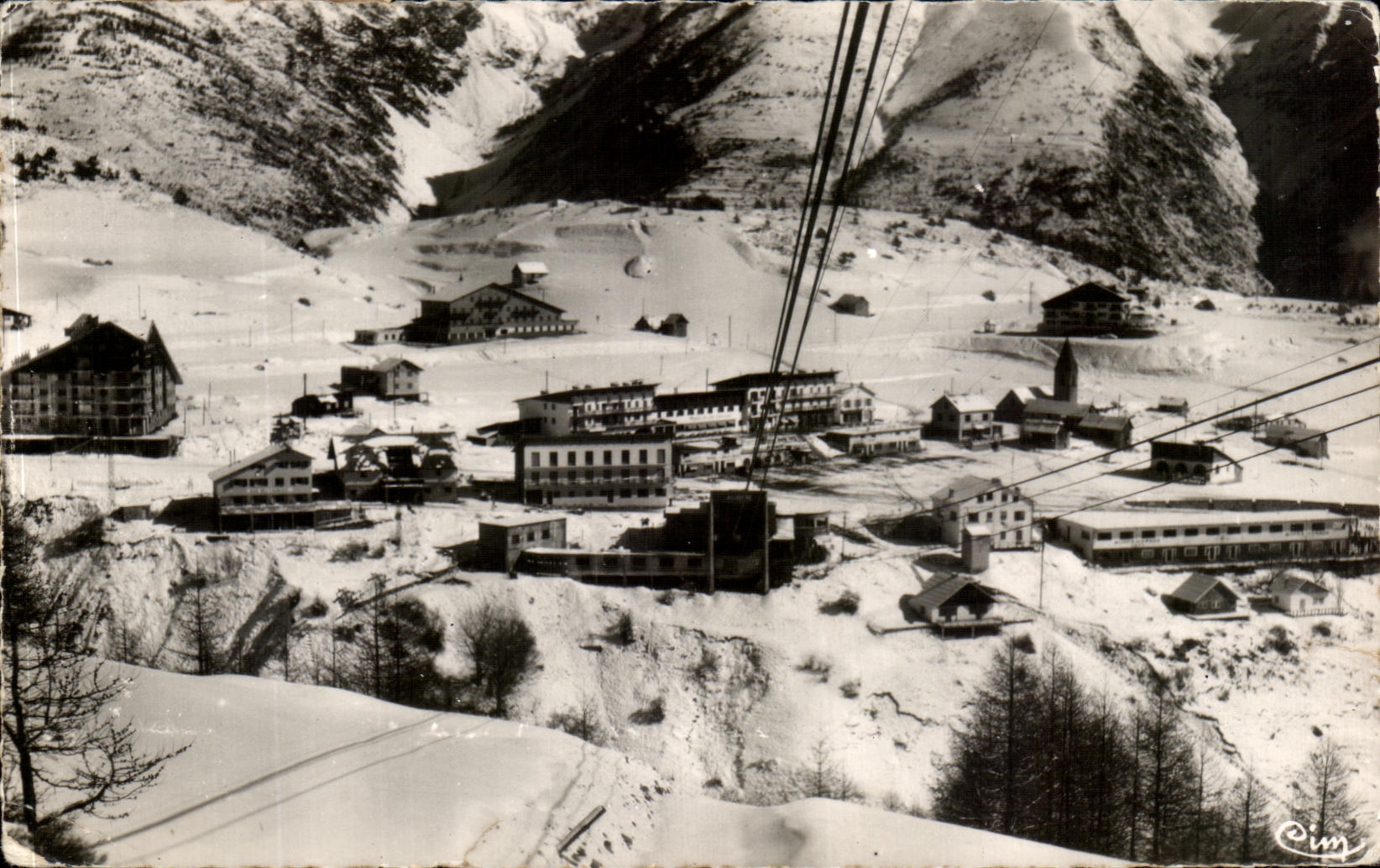 Los deportes de invierno de CPA Auron recurren y vision estival