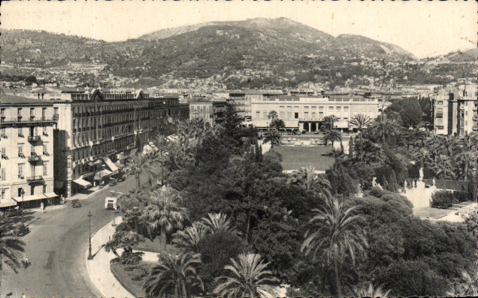 CPA Nice Les Jardins Albert 1er le Casino et le theatre de Verdure