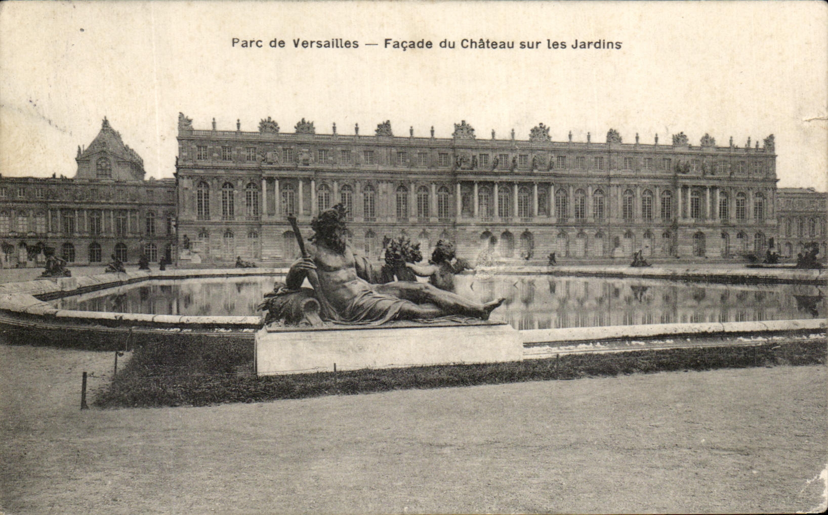 CPA Park of Versailles Frontage of the Castle on the Neptune Gardens