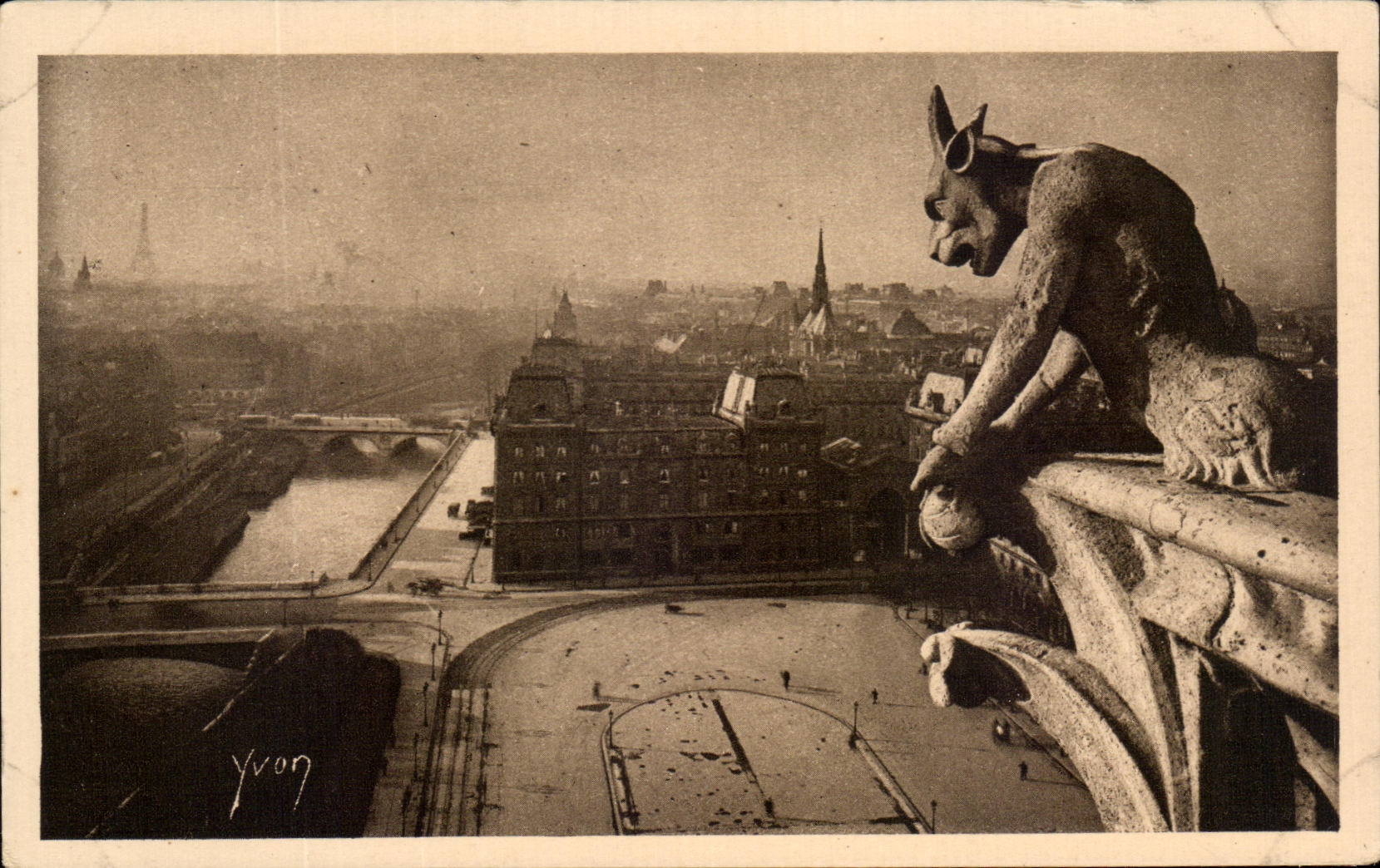 CPA Paris While Strolling Notre Dame of bets the Square of Notre Dame The open space before Notre Dame Waste-gas main