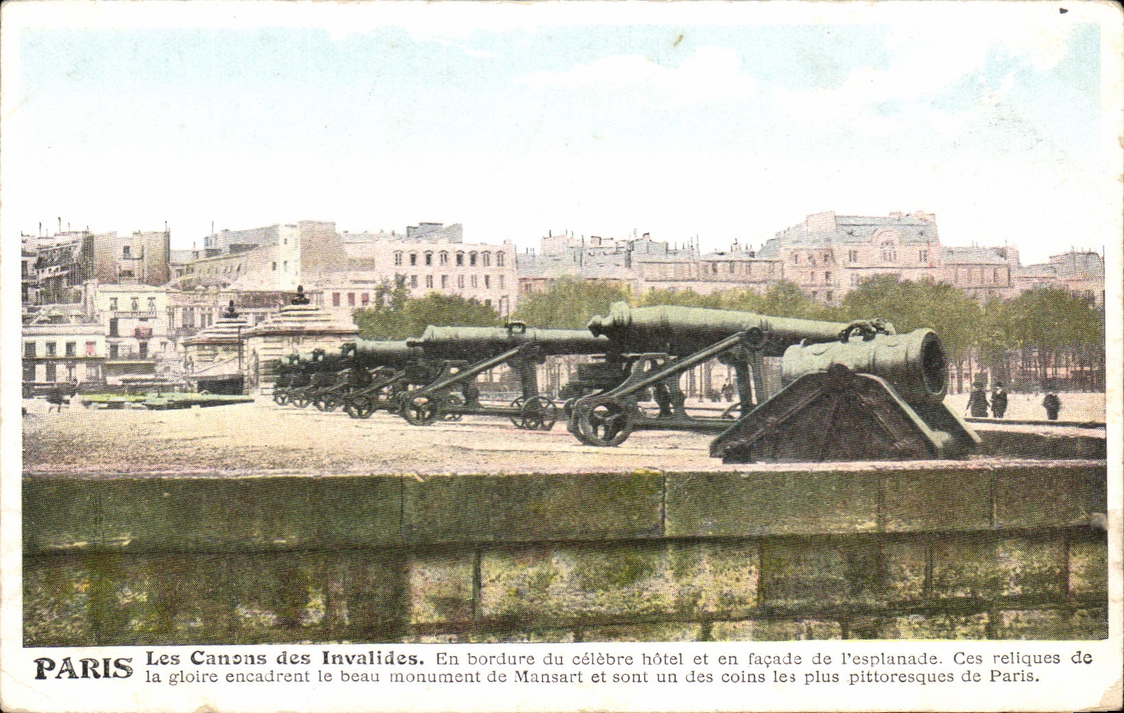 CPA Paris Guns of the Invalid In edge of the famous hotel and frontage of the esplanade these relics of glory