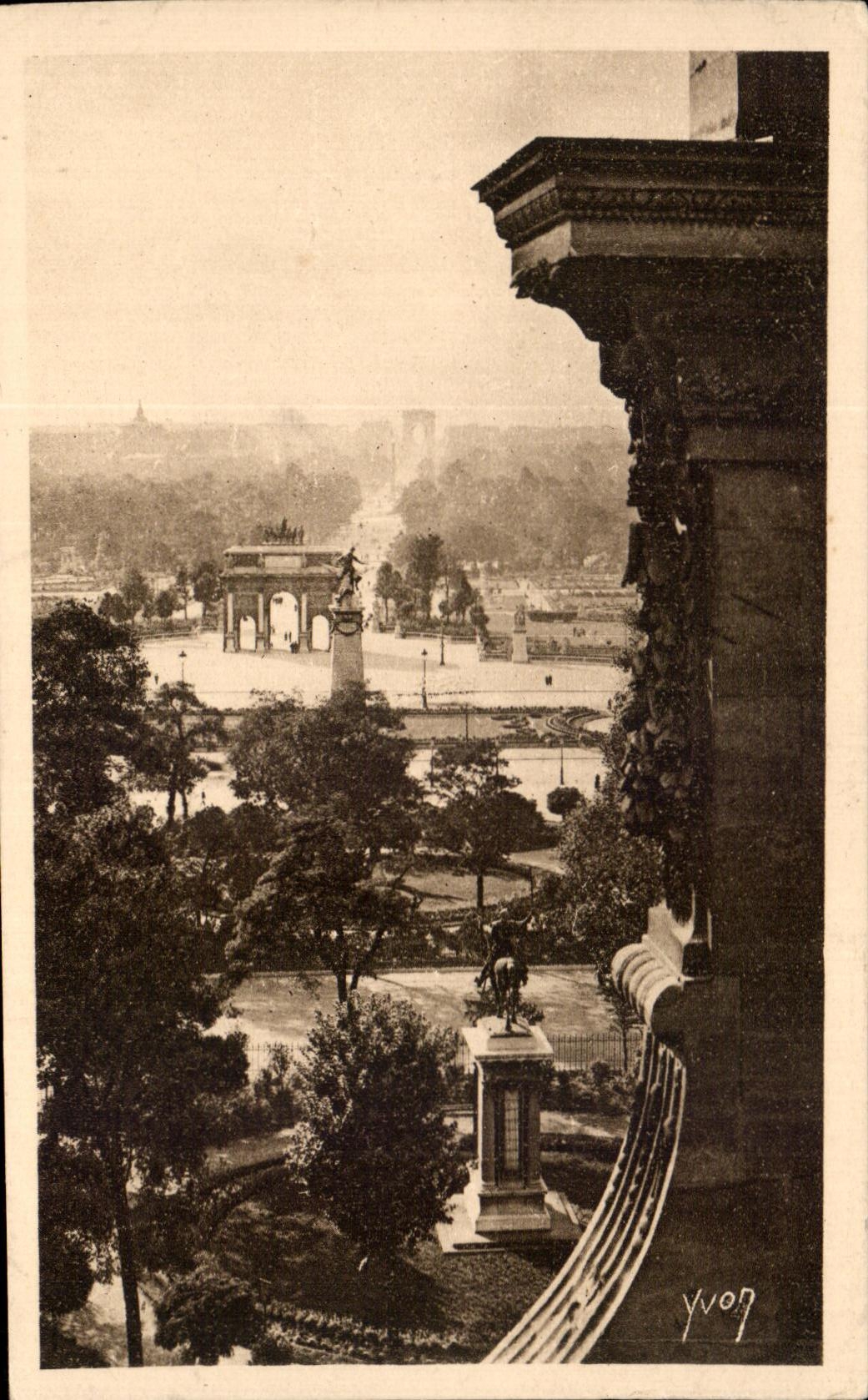 CPA Paris mientras que da un paseo la opinion sobre el jardin de Tileries y de Arc De Triomphe Yvon