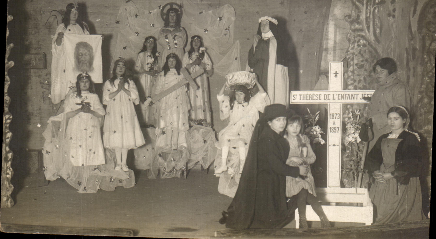 CARTE PHOTO Sainte Therese de l'enfant Jesus 