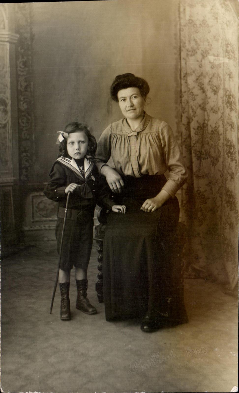 Real photo Woman and child Paris Belleville