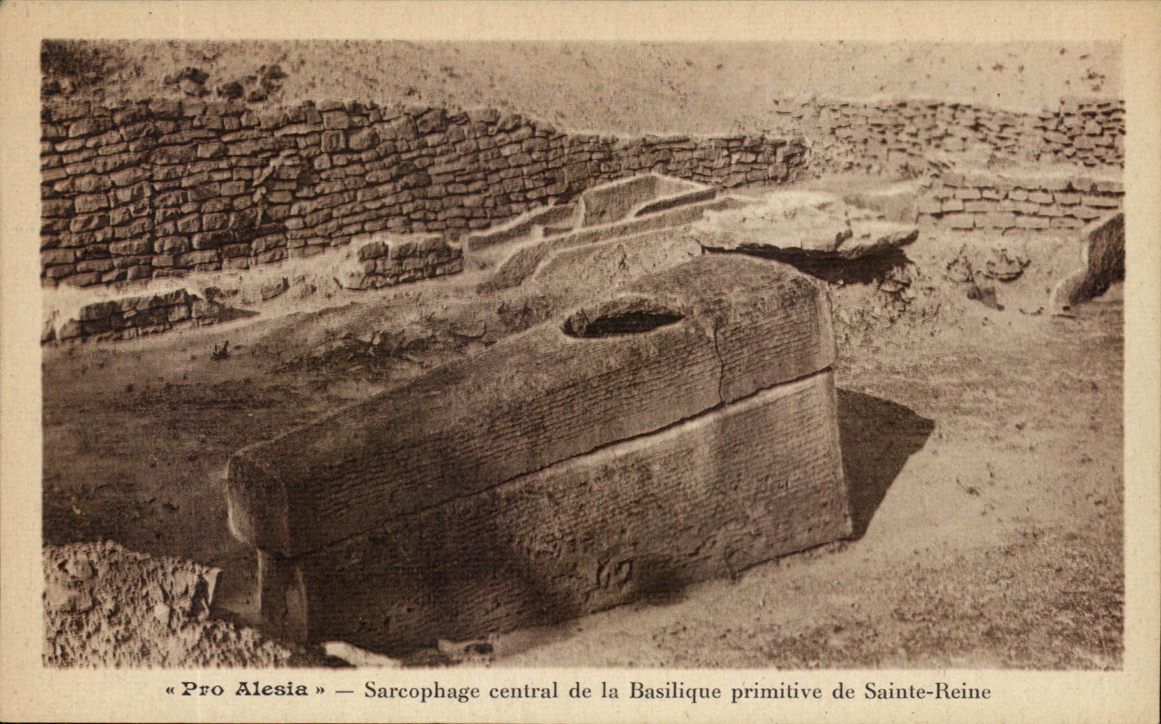 CPA Sarcophage Central De La Basilique Primitive De Sainte Reine Pro Alesia
