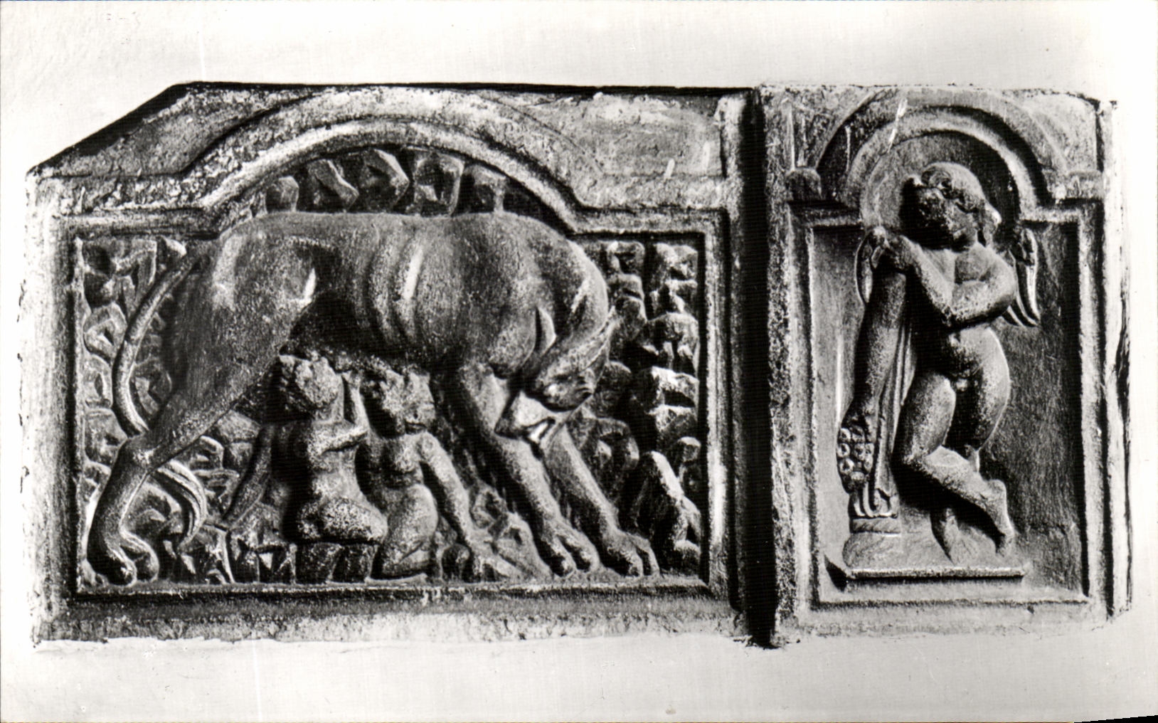 CPA Wailfahrtsor Maria Saal Relief Aus Virunum Darstellend Wolfin Romus et Remus