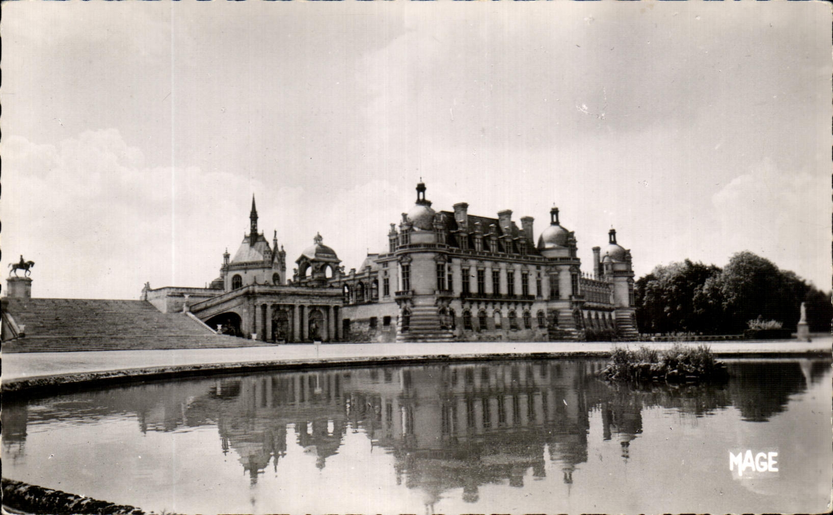 CPSM Chantilly Le chateau Le Grand Escalier La Gerbe