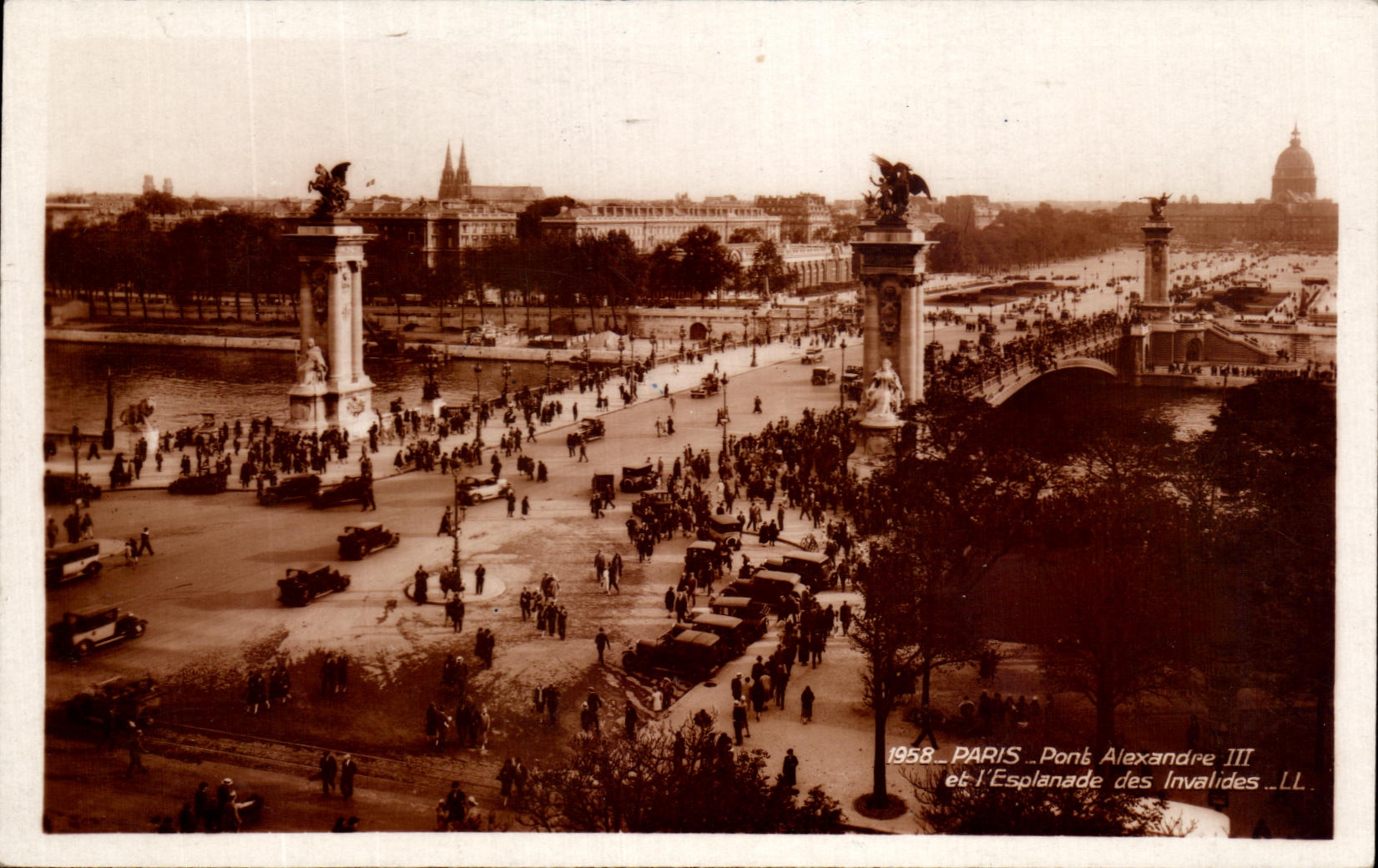 CPA Paris Pont Alexandre III et I'Esplanade des invalides