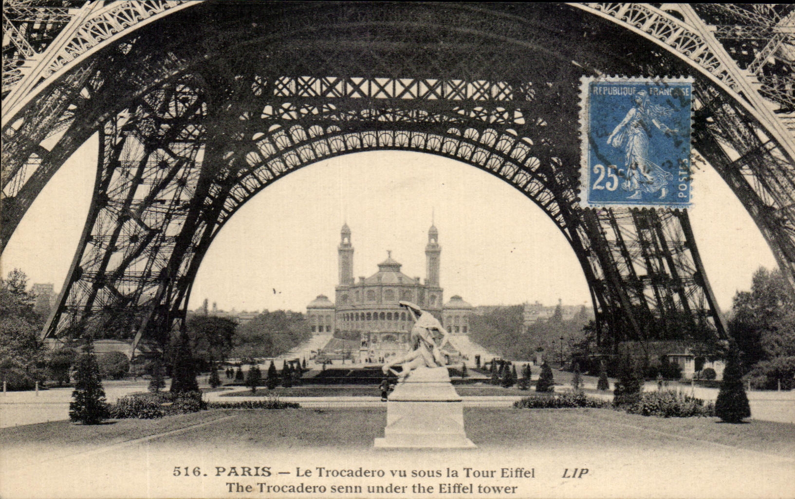 CPA Paris Le Trocadero vu sous la Tour Eiffel