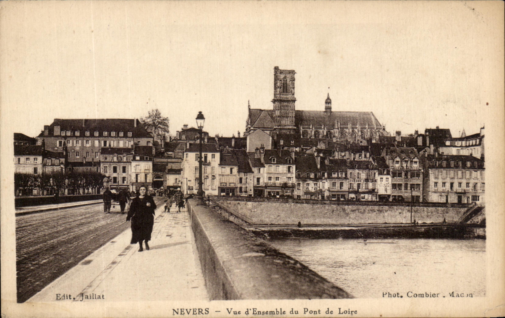 Cuadro total de CPA Nevers del puente del Loire
