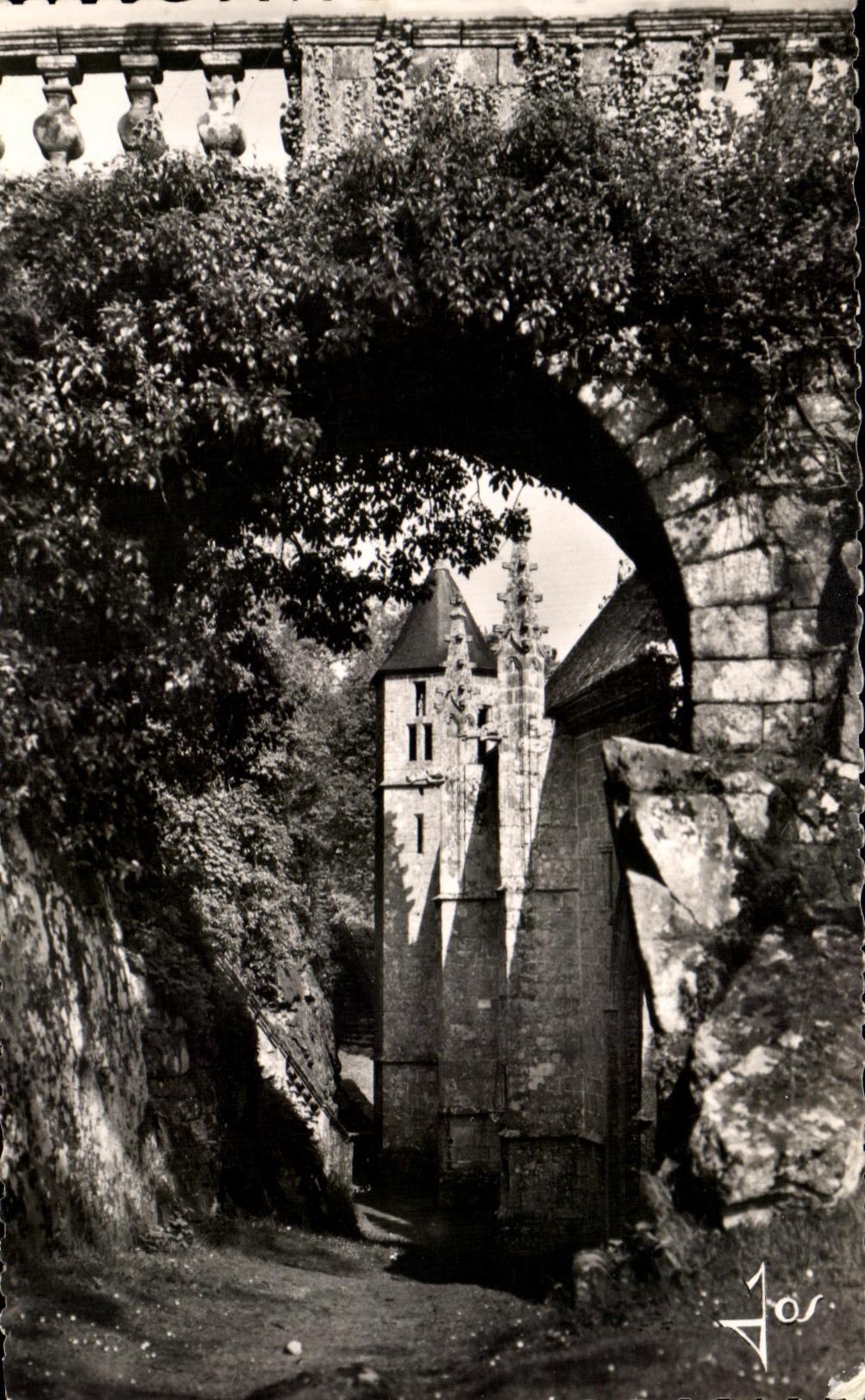 CPSM Faouet the Vault co Beard seen through the arch of the oratory St Michel