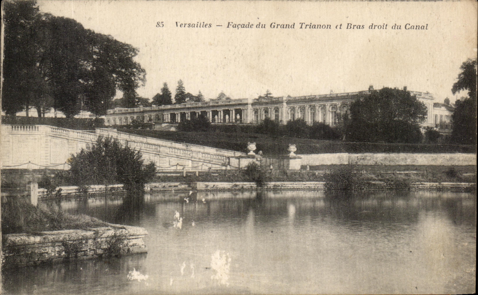CPA Versailles Frontage Of Large Trianon And Right Bras Of the Canal